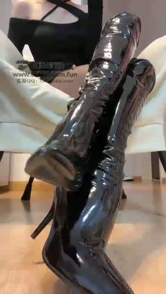 绘子sama 第一视角 红绿灯 期待已久的皮靴榨精【视频时长70分】  第6张